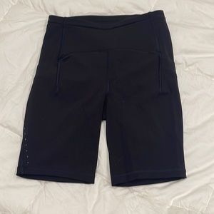 LULULEMON BIKER SHORTS w/ POCKETS